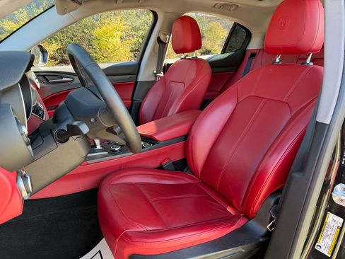 Used 2019 Alfa Romeo Stelvio Ti w/ Nero Edizione image 14