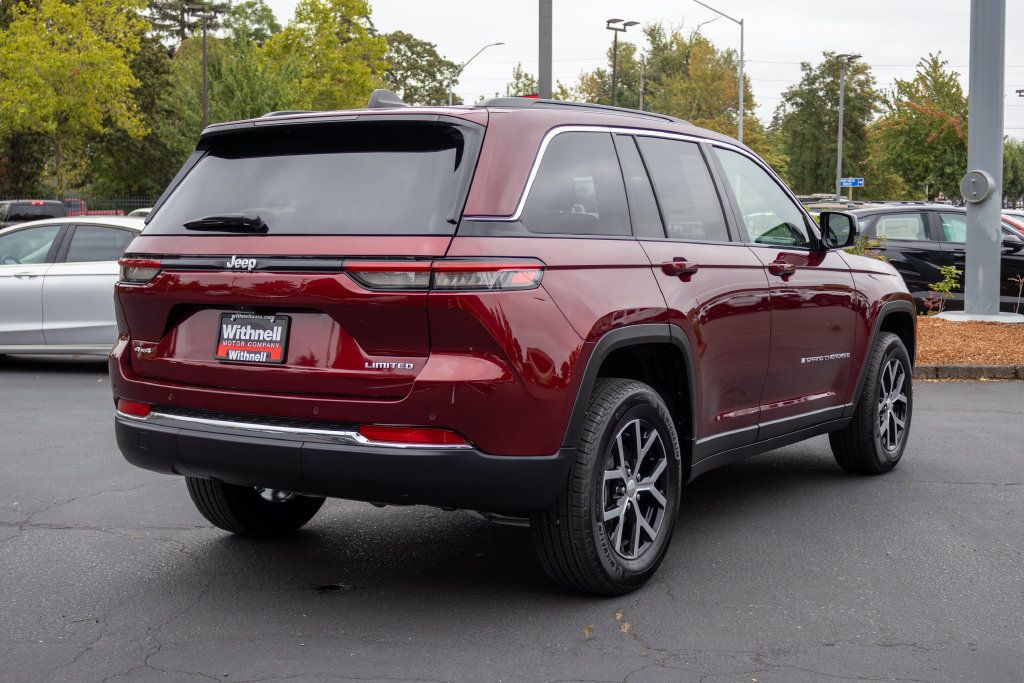Used 2025 Jeep Grand Cherokee Limited AWD/4WD image 17