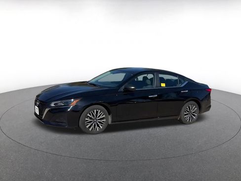 Used 2025 Nissan Altima 2.5 SV image 8