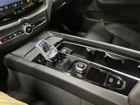 Used 2024 Volvo XC60 B5 Ultimate w/ Protection Package Premier image 28