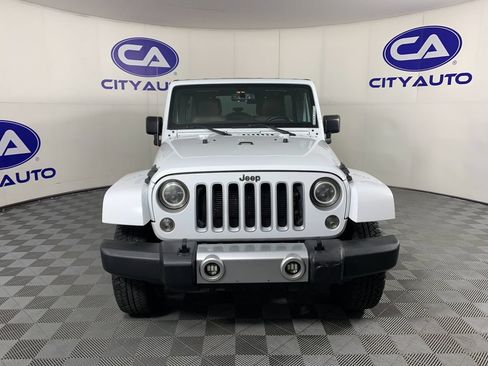 Used 2016 Jeep Wrangler Unlimited Sahara w/ Dual Top Group AWD/4WD image 9
