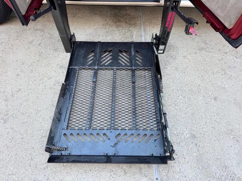 Used 1999 Ford E-250 and Econoline 250 image 17