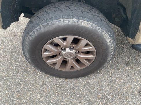 Used 2018 Toyota Tacoma SR5 image 11