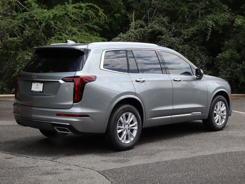 New 2025 Cadillac XT6 Luxury FWD image 6