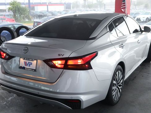 Used 2024 Nissan Altima 2.5 SV FWD image 5