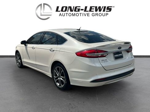 Used 2017 Ford Fusion SE w/ Equipment Group 201A FWD image 4