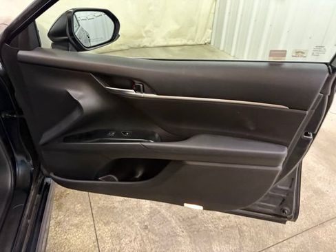 Used 2018 Toyota Camry SE w/ Moonroof Package FWD image 22