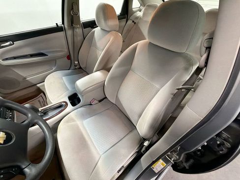 Used 2009 Chevrolet Impala LT image 16
