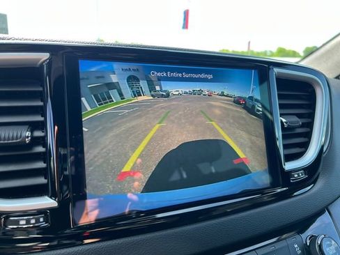Used 2025 Chrysler Pacifica Select FWD image 19