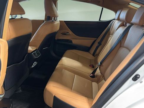 Certified 2024 Lexus ES 350 w/ Premium Package image 15