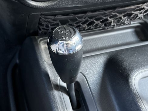 Used 2016 Jeep Wrangler Unlimited Rubicon w/ Connectivity Group AWD/4WD image 15