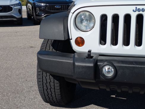 Used 2012 Jeep Wrangler Unlimited Sport image 9