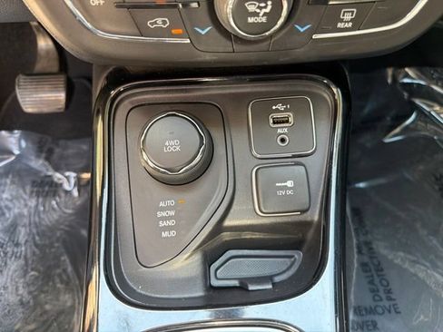Used 2020 Jeep Compass Limited AWD/4WD image 23