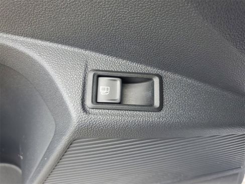 Used 2022 Volkswagen Taos SE image 65