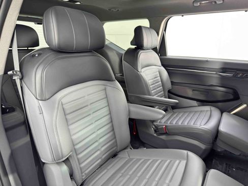 Used 2024 Kia EV9 Land image 42