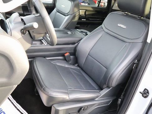 Used 2025 Ford Expedition Platinum image 46