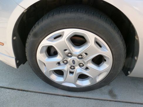 Used 2010 Ford Fusion SE image 16