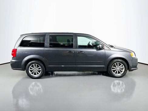 Used 2016 Dodge Grand Caravan SE image 4