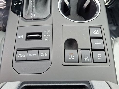 Certified 2023 Toyota Highlander XLE image 26