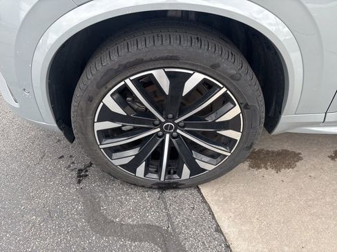 Used 2025 Volvo XC90 B6 Plus image 11