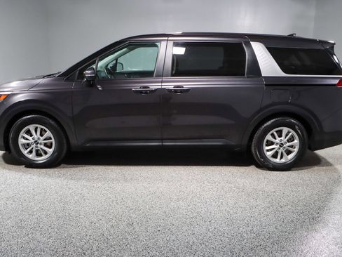 Used 2024 Kia Carnival LX image 10