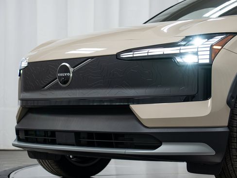 New 2026 Volvo EX30 Cross Country Ultra w/ Protection Package Premier AWD/4WD image 30