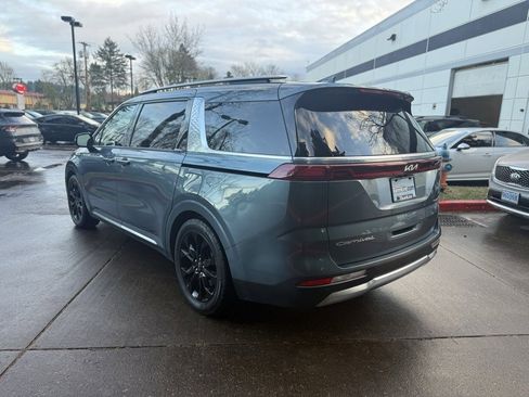 Used 2022 Kia Carnival SX Prestige image 12