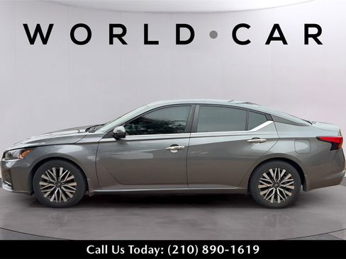 Used 2023 Nissan Altima 2.5 SV w/ SV Premium Package image 9