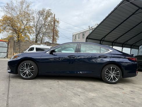Used 2025 Lexus ES 300h w/ Premium Package image 3