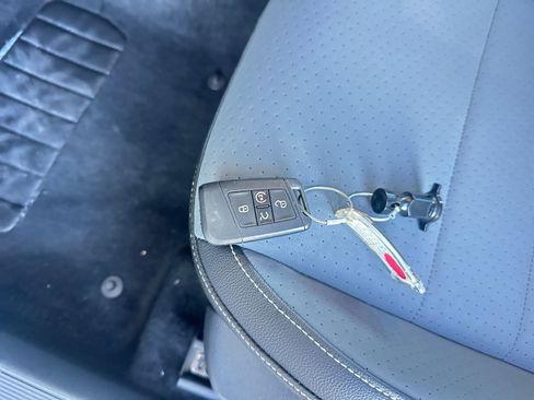 Used 2025 Volkswagen Jetta SE image 22