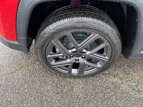 New 2026 Jeep Compass Latitude image 11