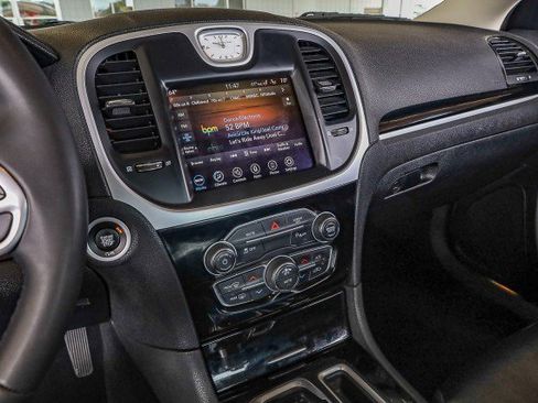 Used 2023 Chrysler 300 Touring L image 12