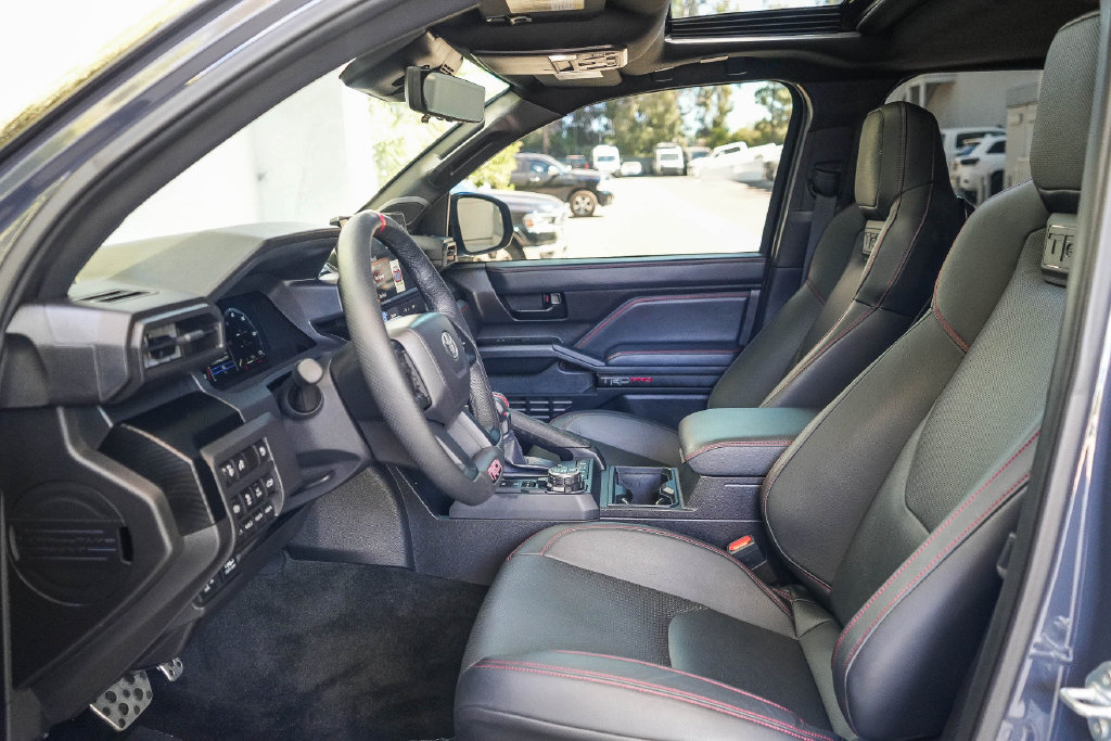 Used 2025 Toyota Tacoma TRD Pro w/ Tow Tech Package AWD/4WD image 18