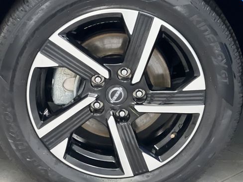 Used 2025 Nissan Sentra SV FWD image 60