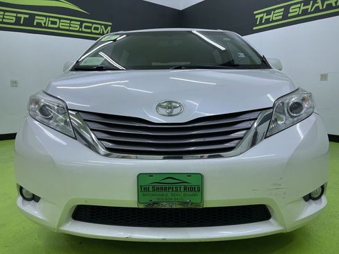 Used 2015 Toyota Sienna AWD image 3