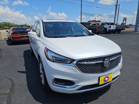Used 2020 Buick Enclave Avenir w/ Avenir Technology Package FWD image 7