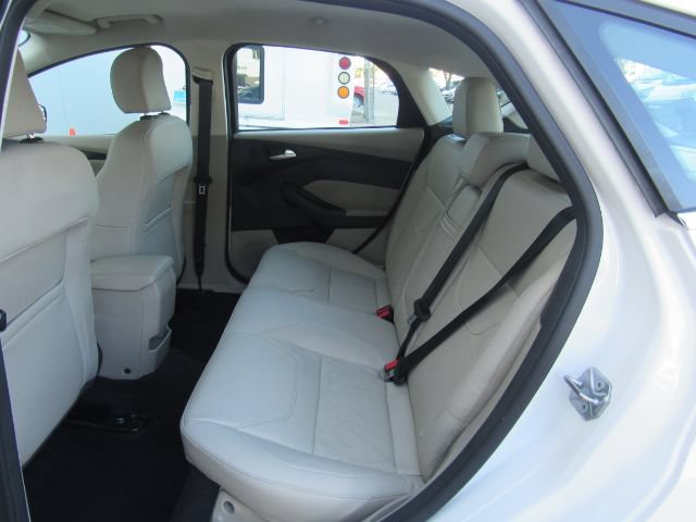 Used 2016 Ford Focus Electric Hatchback FWD image 18