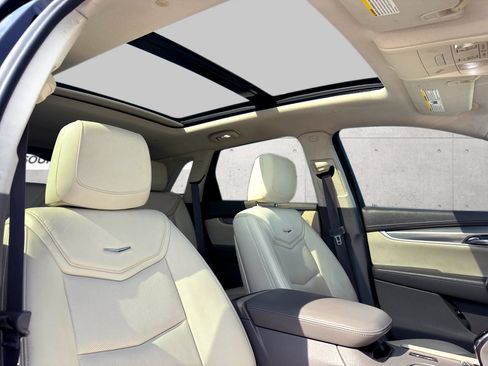 Used 2018 Cadillac XT5 Premium Luxury FWD image 7