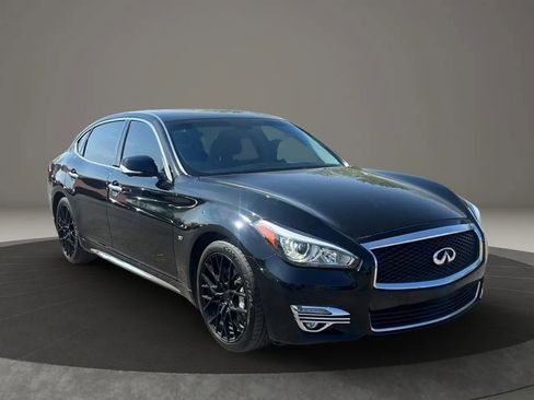 Used 2017 INFINITI Q70 L 3.7 image 29
