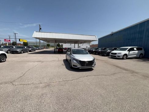 Used 2025 Nissan Versa SV FWD image 15
