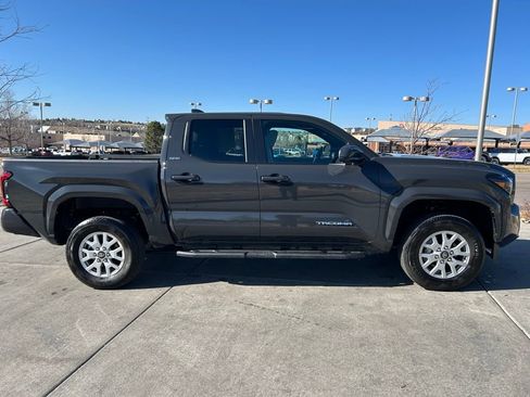 Used 2025 Toyota Tacoma SR5 image 9