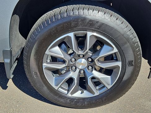 Used 2025 Chevrolet Silverado 1500 LT image 8