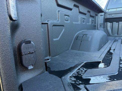 Used 2024 Chevrolet Silverado 2500 High Country image 17