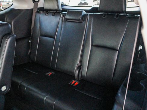 Used 2023 Toyota Highlander Platinum FWD image 11