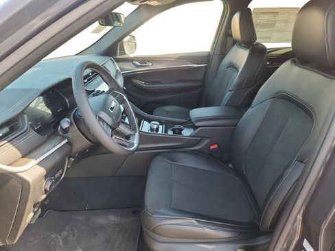 New 2026 Jeep Grand Cherokee Altitude image 9