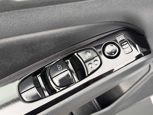 Used 2025 Nissan Altima 2.5 SR AWD/4WD image 7