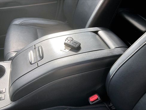 Used 2017 Toyota Highlander XLE image 36