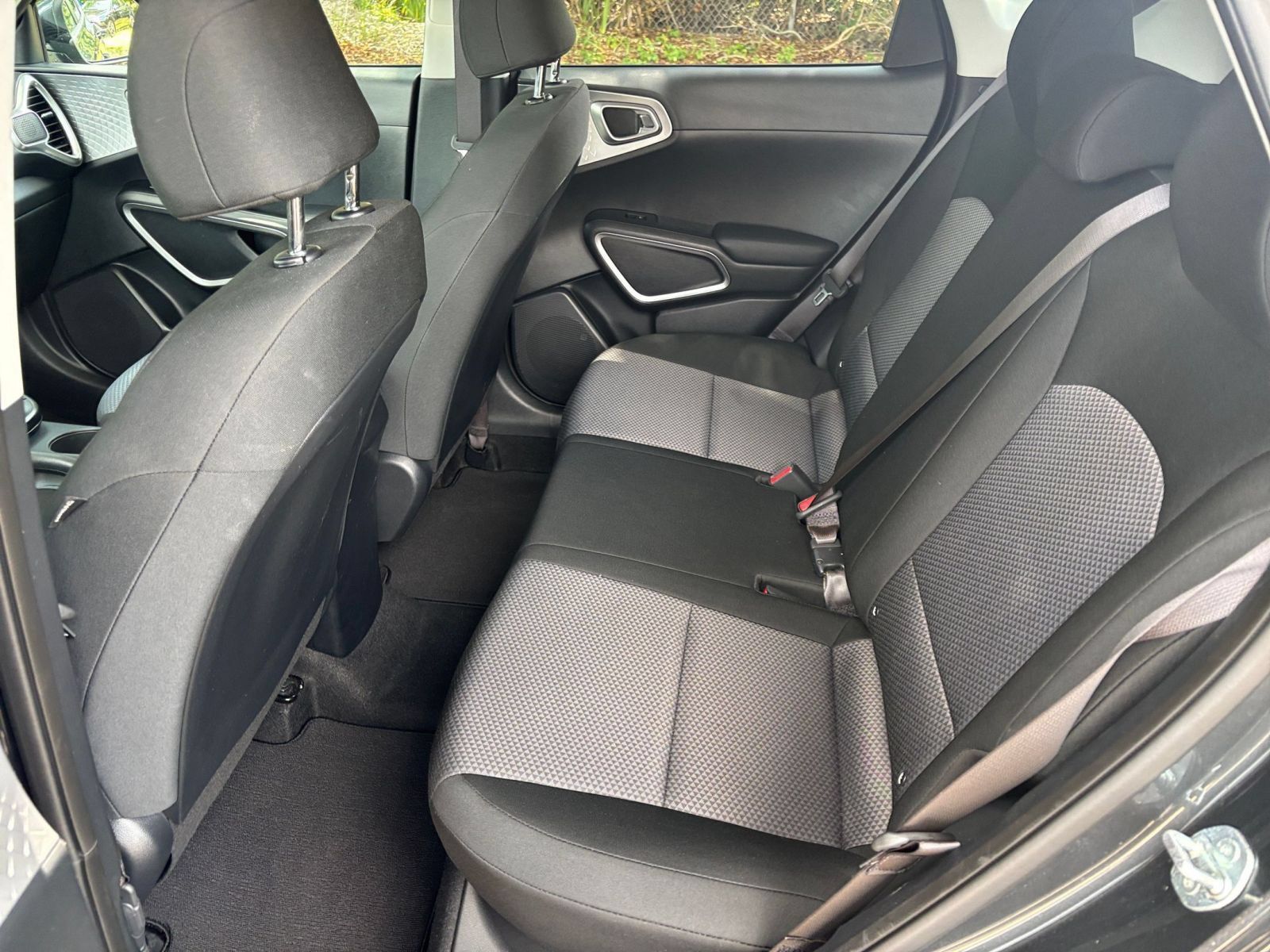 Used 2025 Kia Soul LX w/ LX Technology Package FWD image 22
