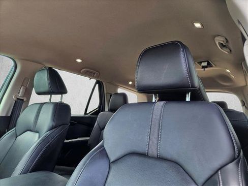 Used 2025 Honda Pilot EX-L image 12