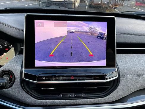 Used 2024 Jeep Compass Latitude image 13